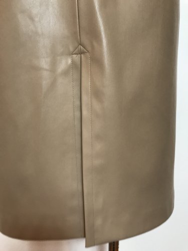 ECO-LEATHER F/SLIT TIGHT SKIRT