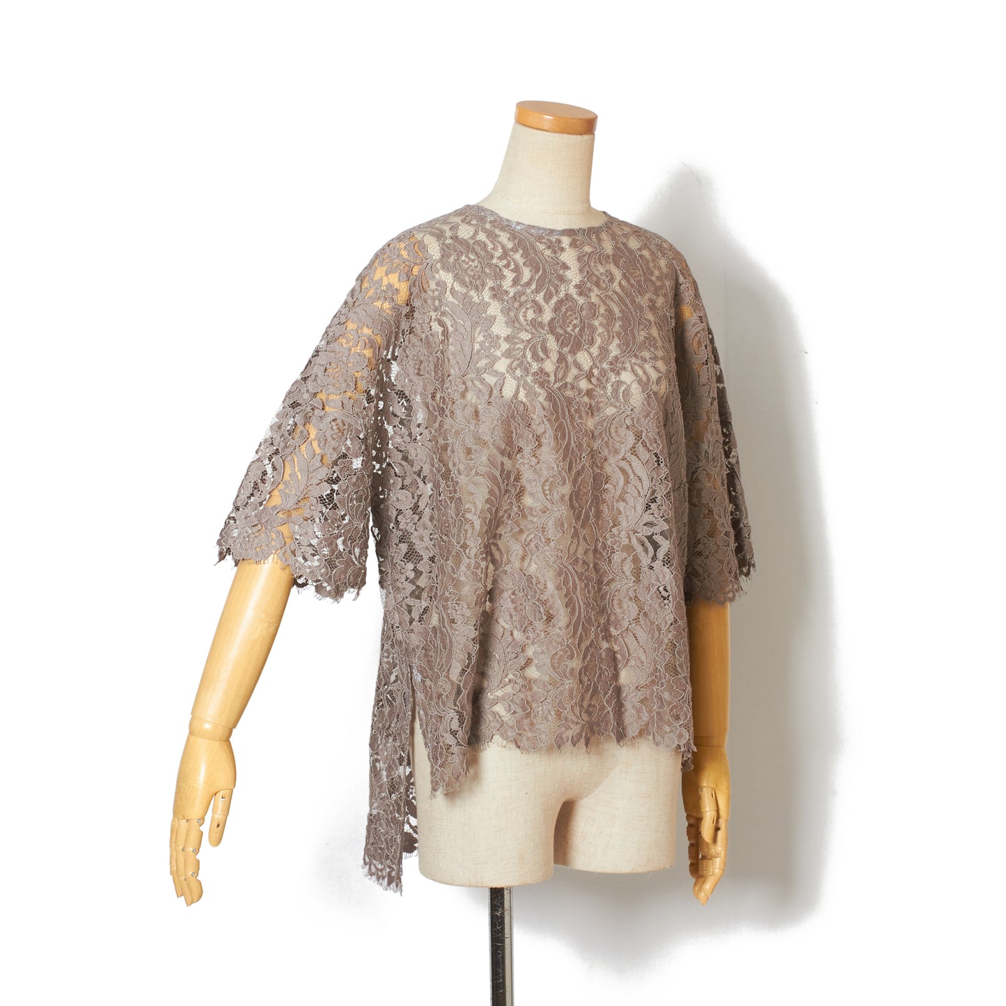 LEAVER LACE WITH GROSGRAIN TOPS