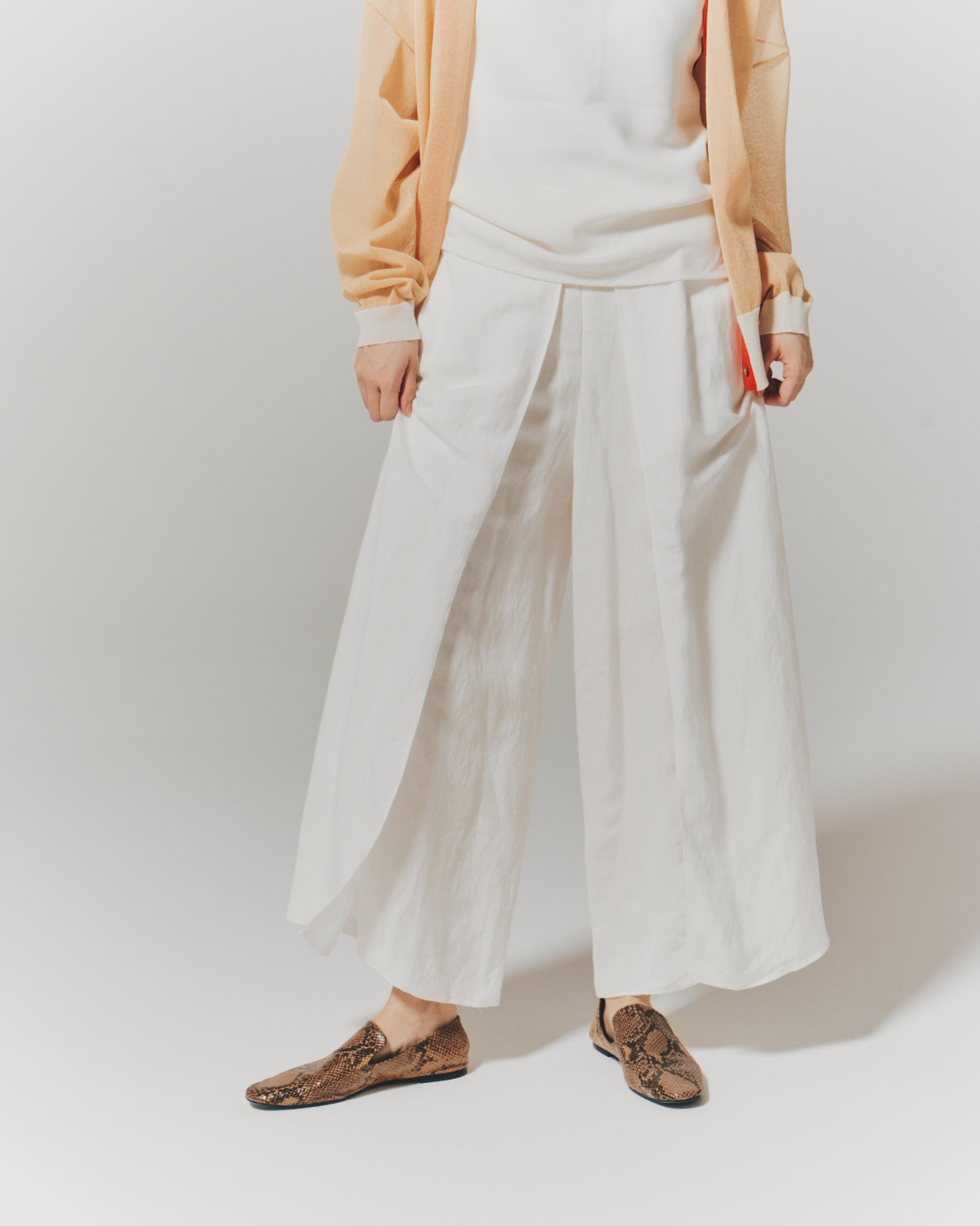 LINEN ROLLED PANTS