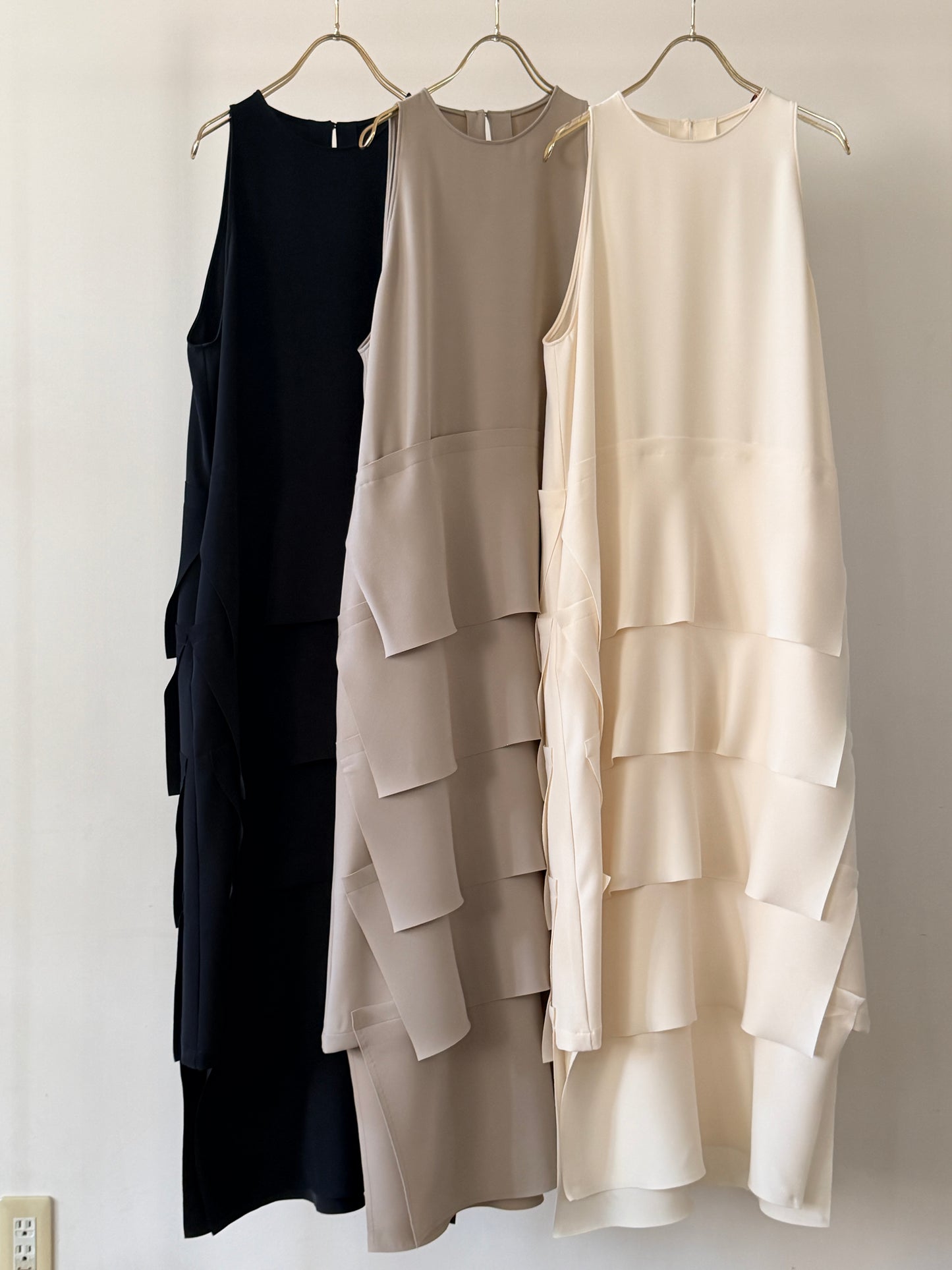 W-SATIN NS TIERED DRESS