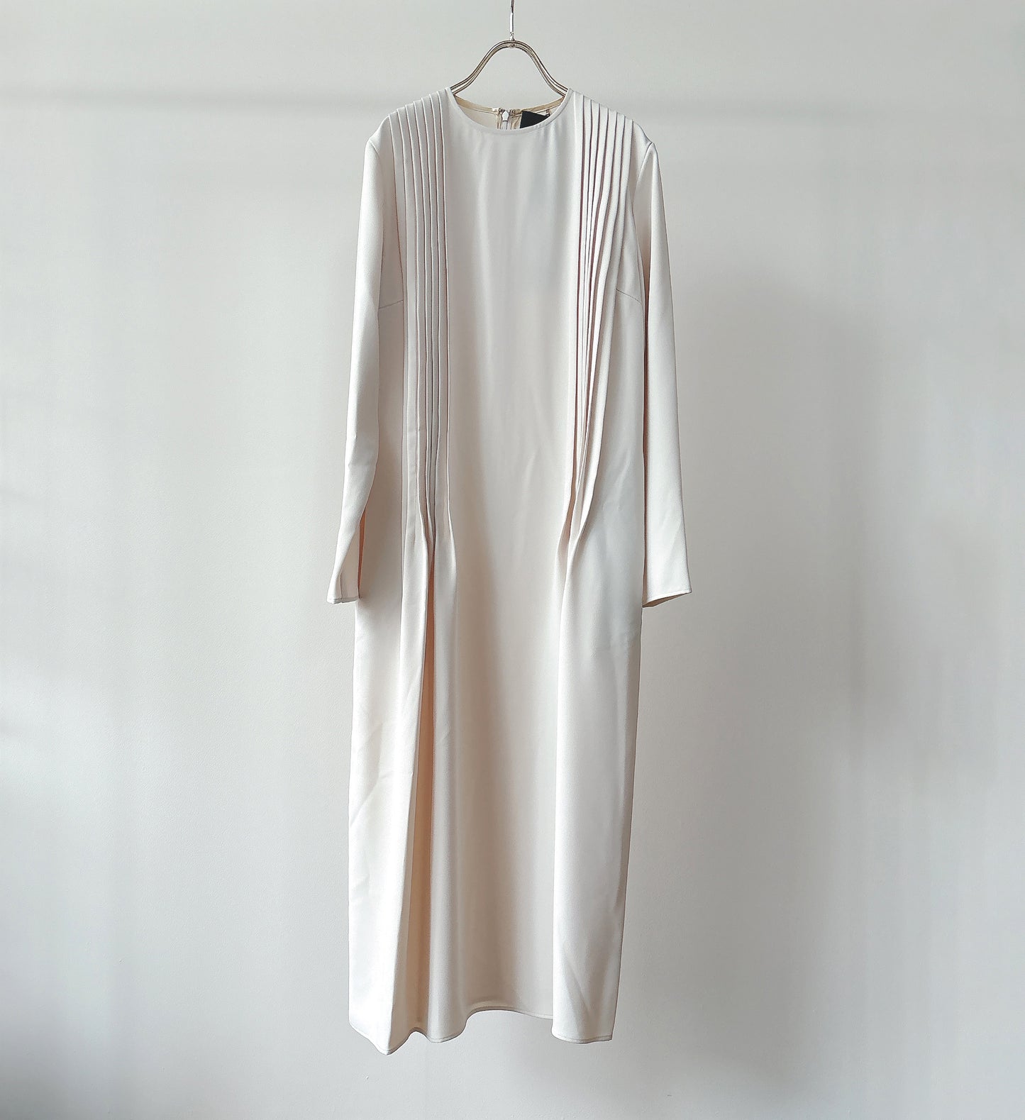 MAT SATIN TUCKING DRESS