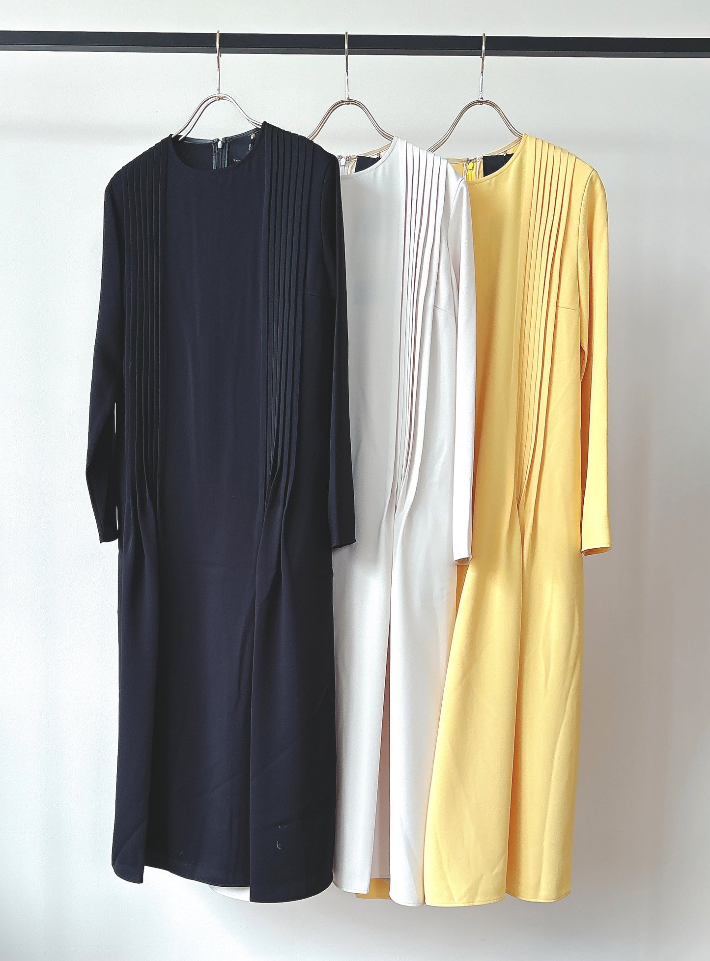 MAT SATIN TUCKING DRESS