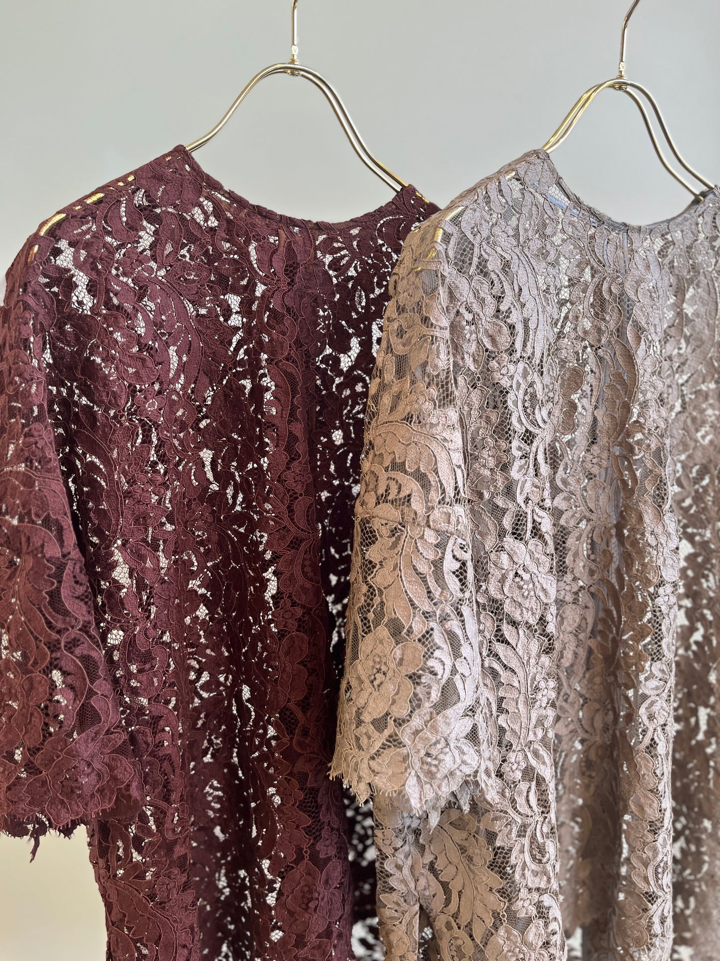 LEAVER LACE WITH GROSGRAIN TOPS