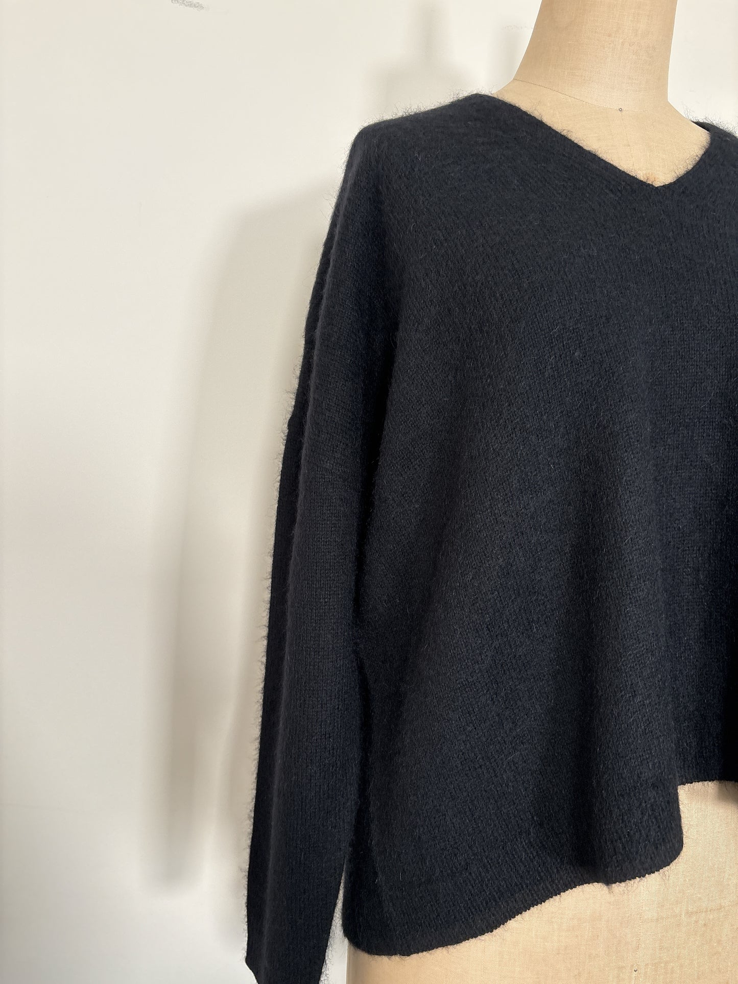RACCOON SLIT/NECK TOPS