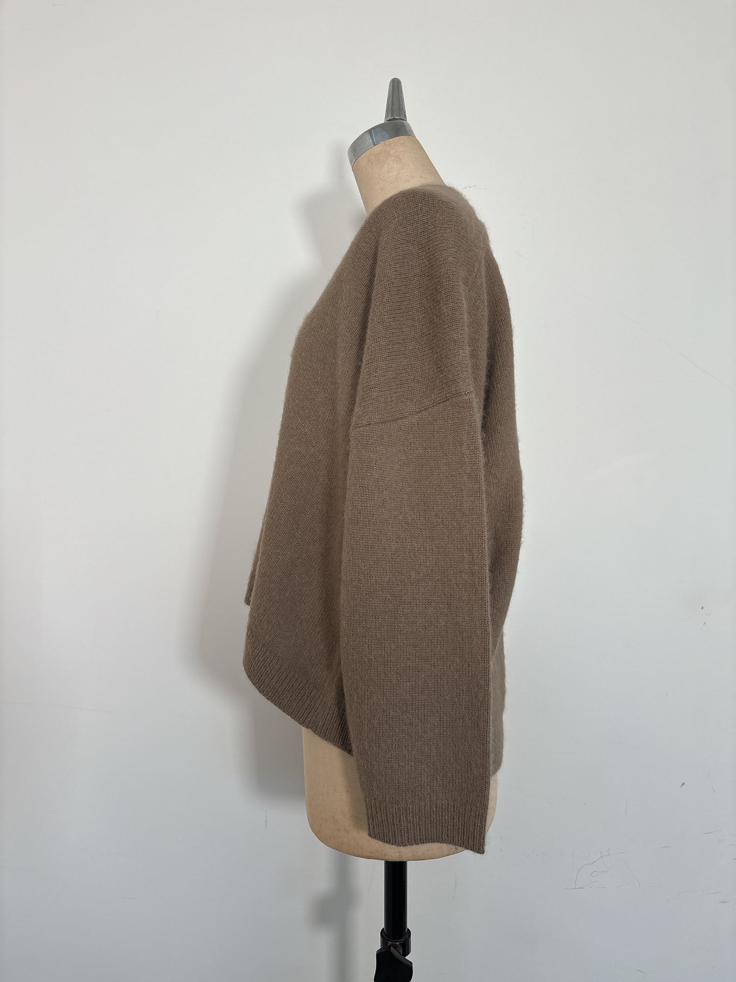 RACCOON SLIT/NECK TOPS