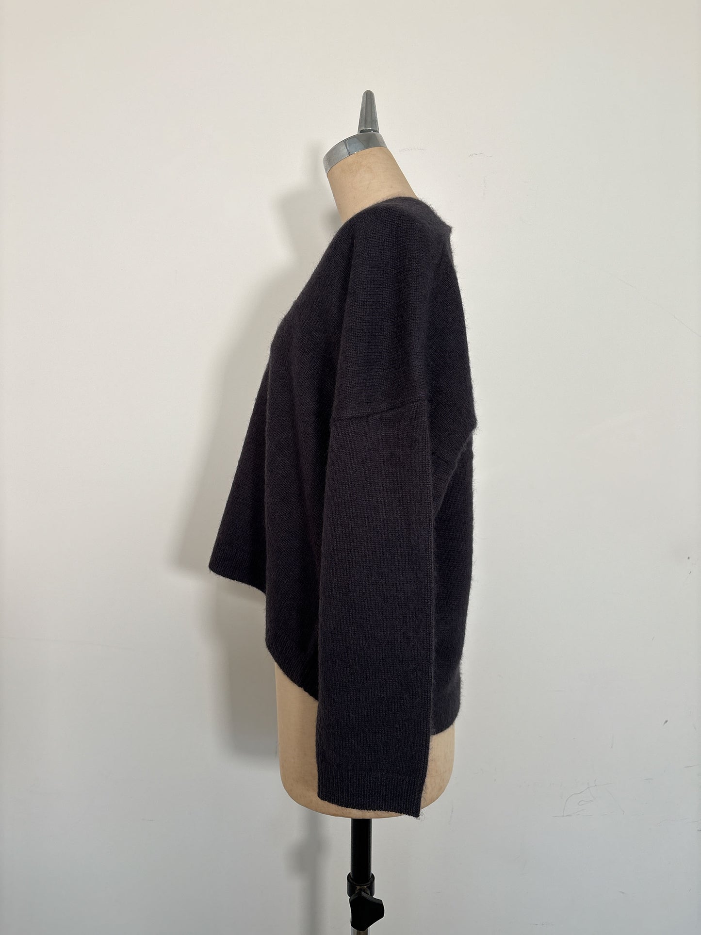 RACCOON SLIT/NECK TOPS