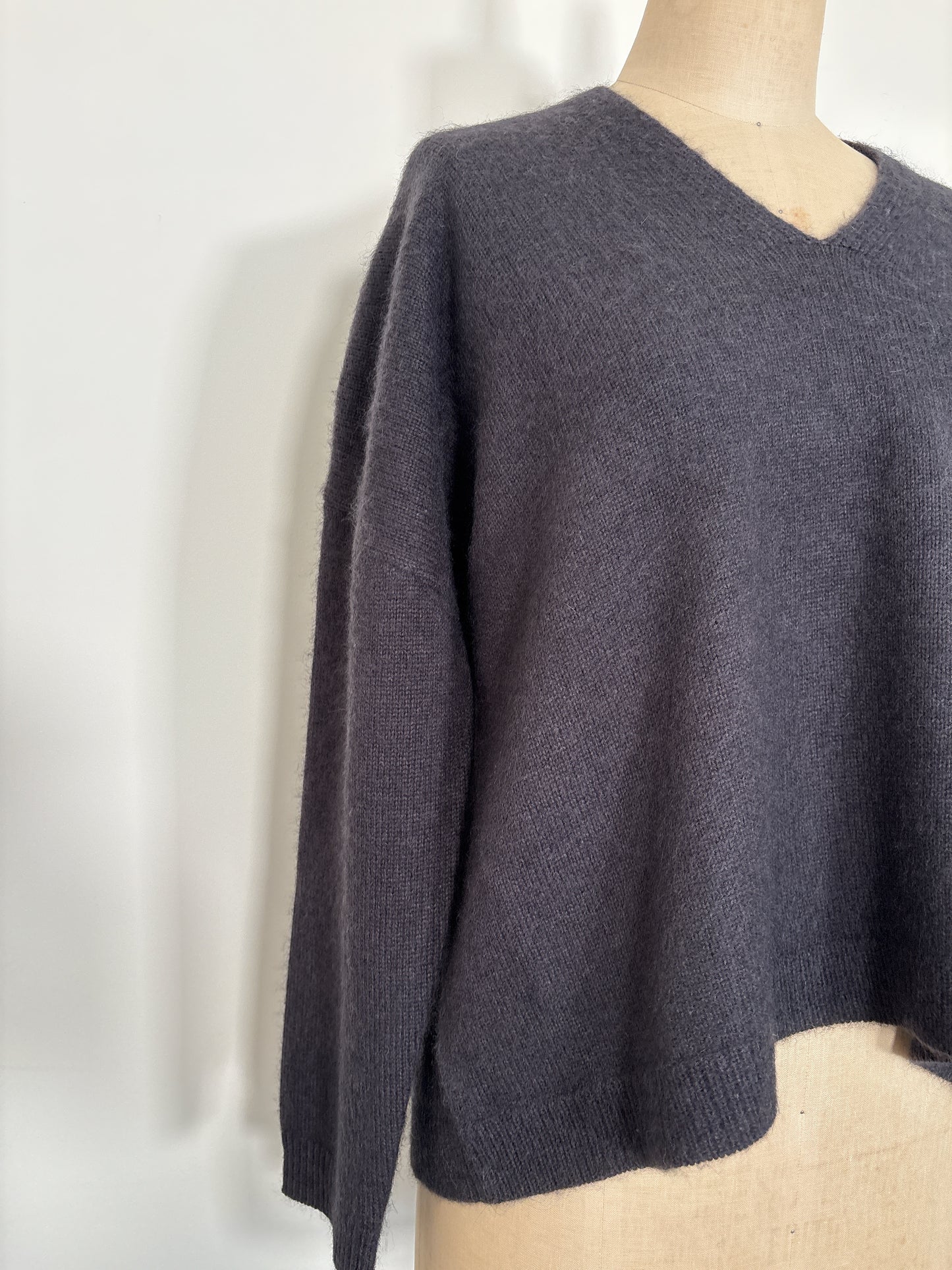 RACCOON SLIT/NECK TOPS
