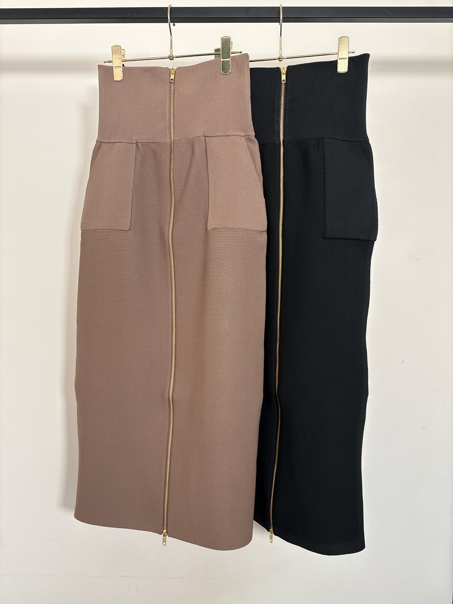 GARTER RIB ZIP UP SKIRT