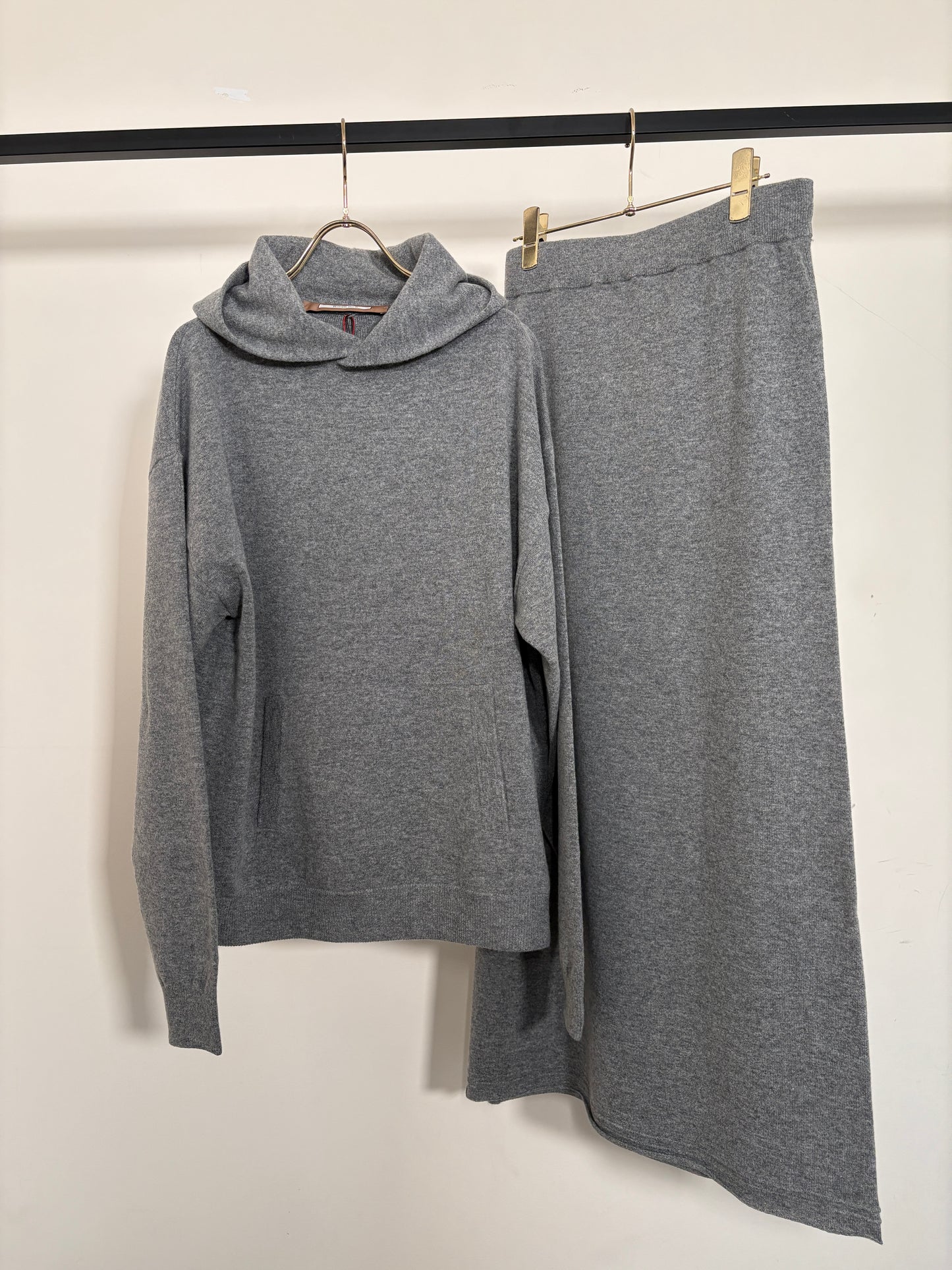 CASH HOODED TOPS