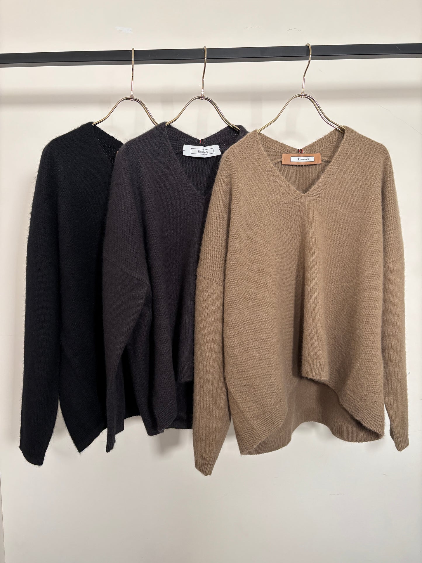 RACCOON SLIT/NECK TOPS