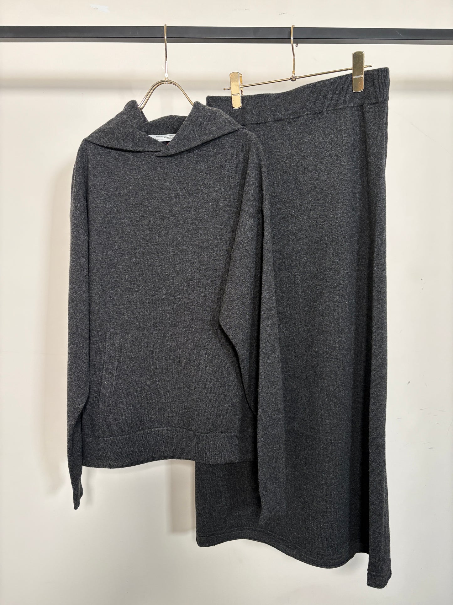 CASH HOODED TOPS