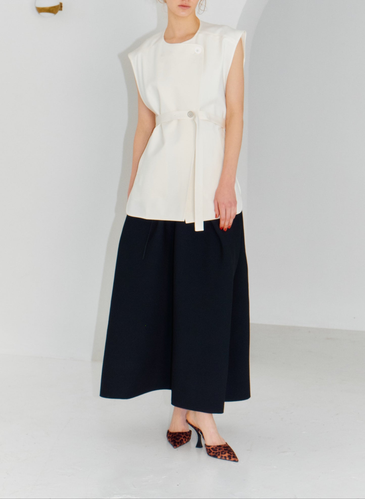 CAMELLIA RIB BELTED GILET
