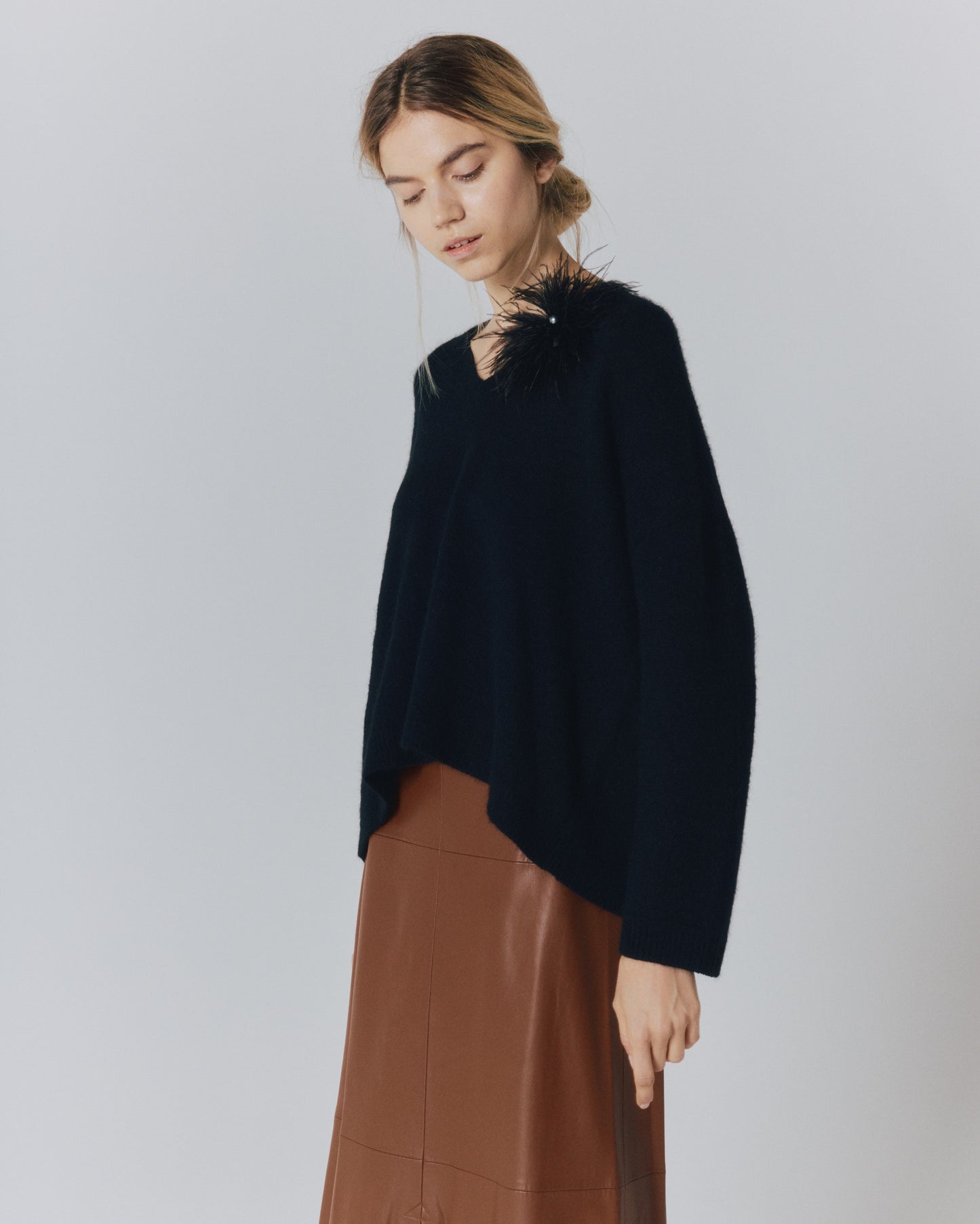RACCOON SLIT/NECK TOPS