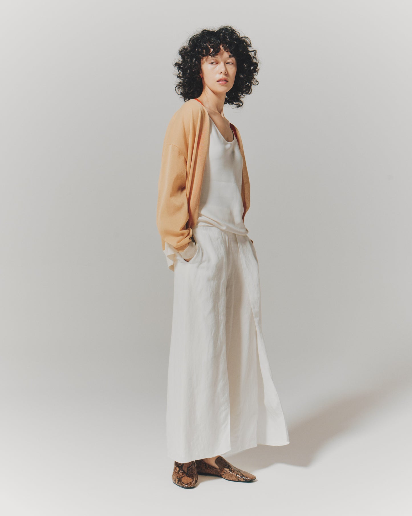 LINEN ROLLED PANTS
