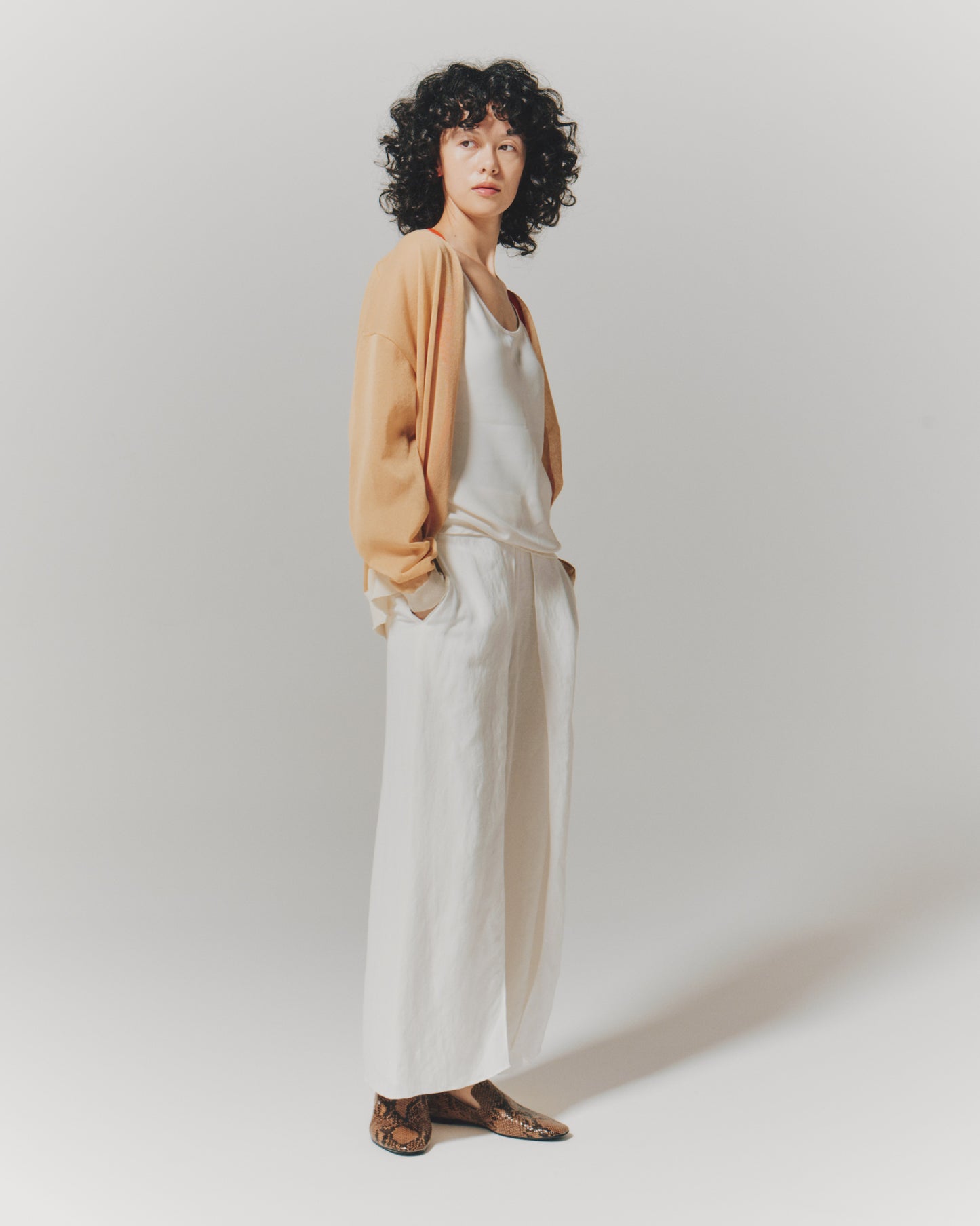 LINEN ROLLED PANTS