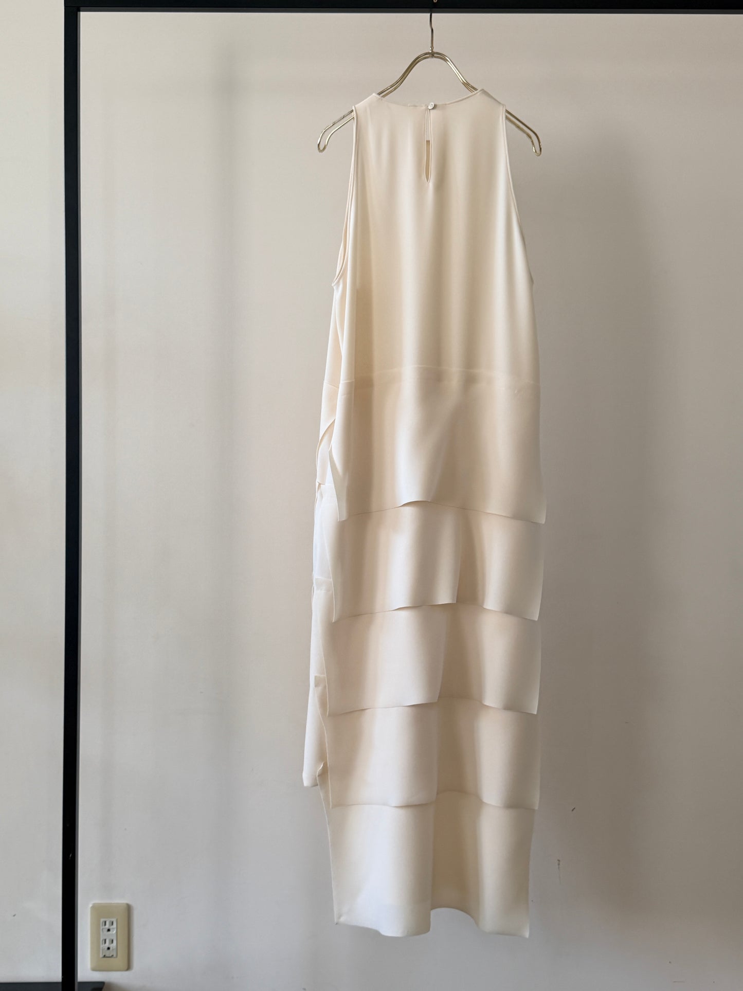 W-SATIN NS TIERED DRESS