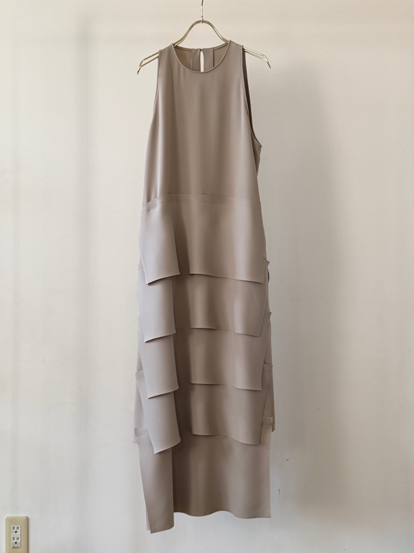 W-SATIN NS TIERED DRESS