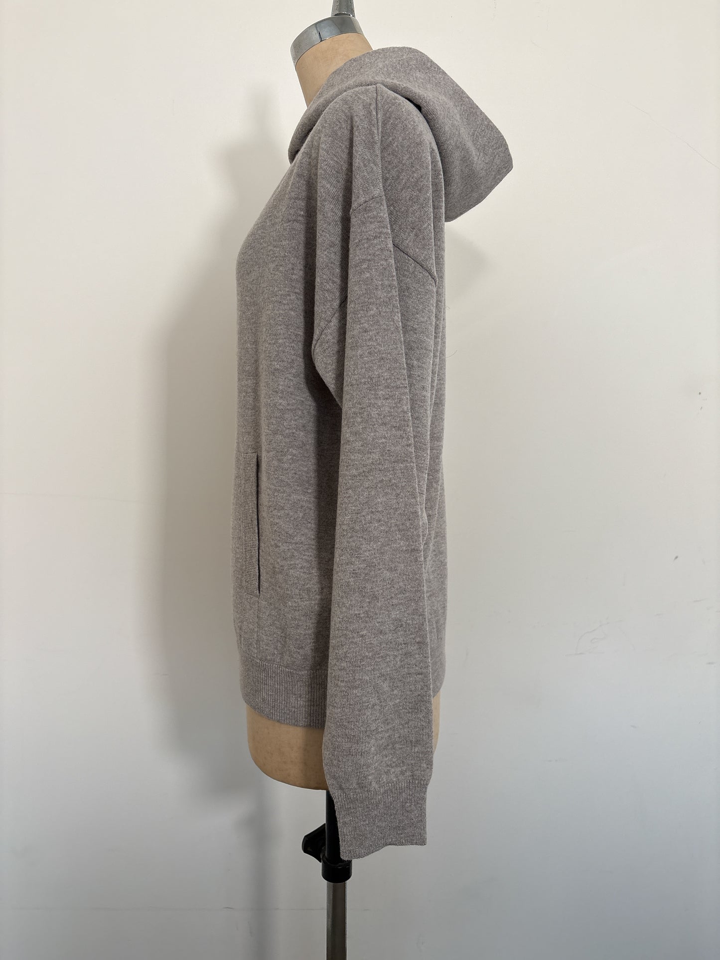 CASH HOODED TOPS