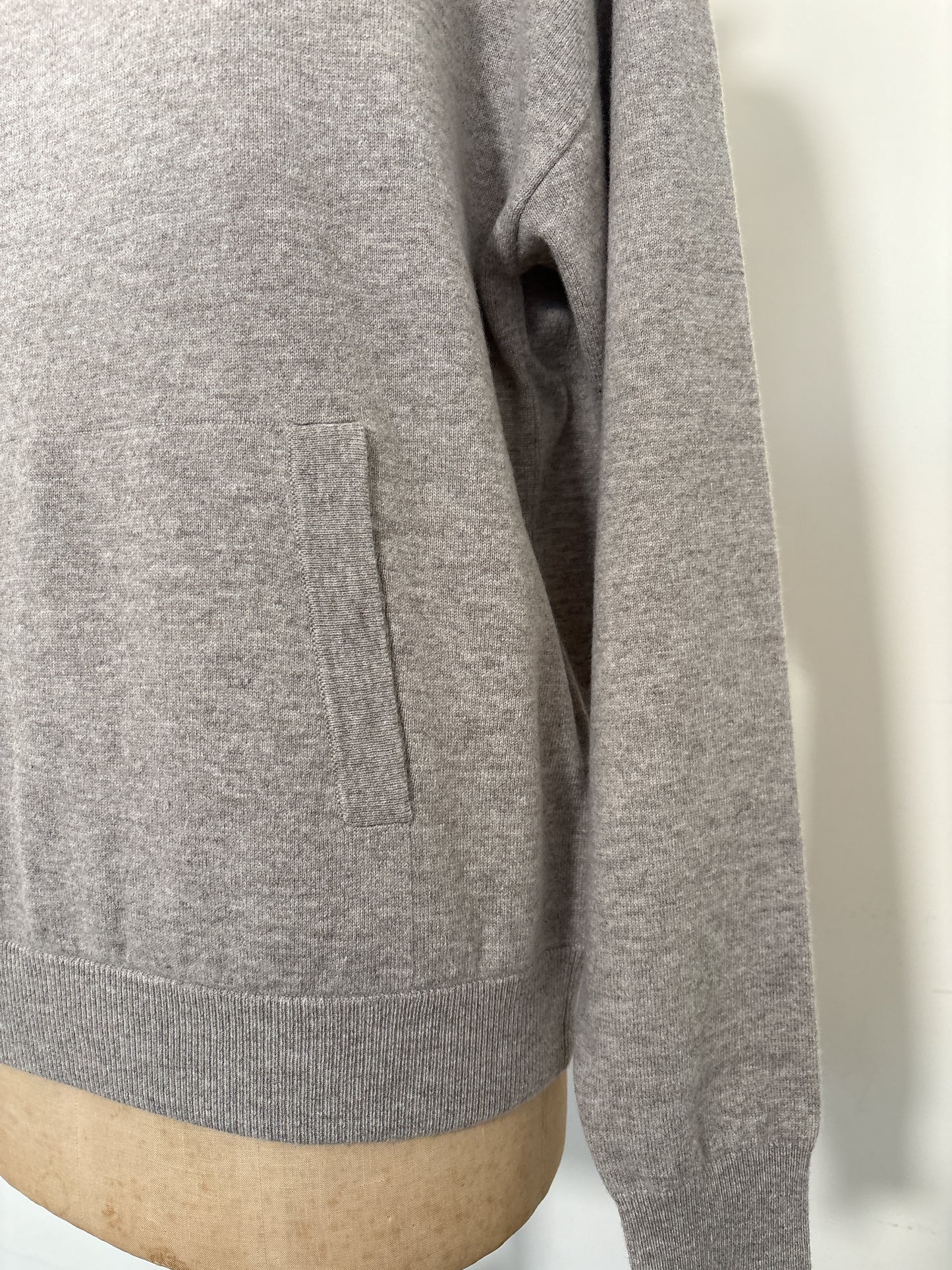 CASH HOODED TOPS