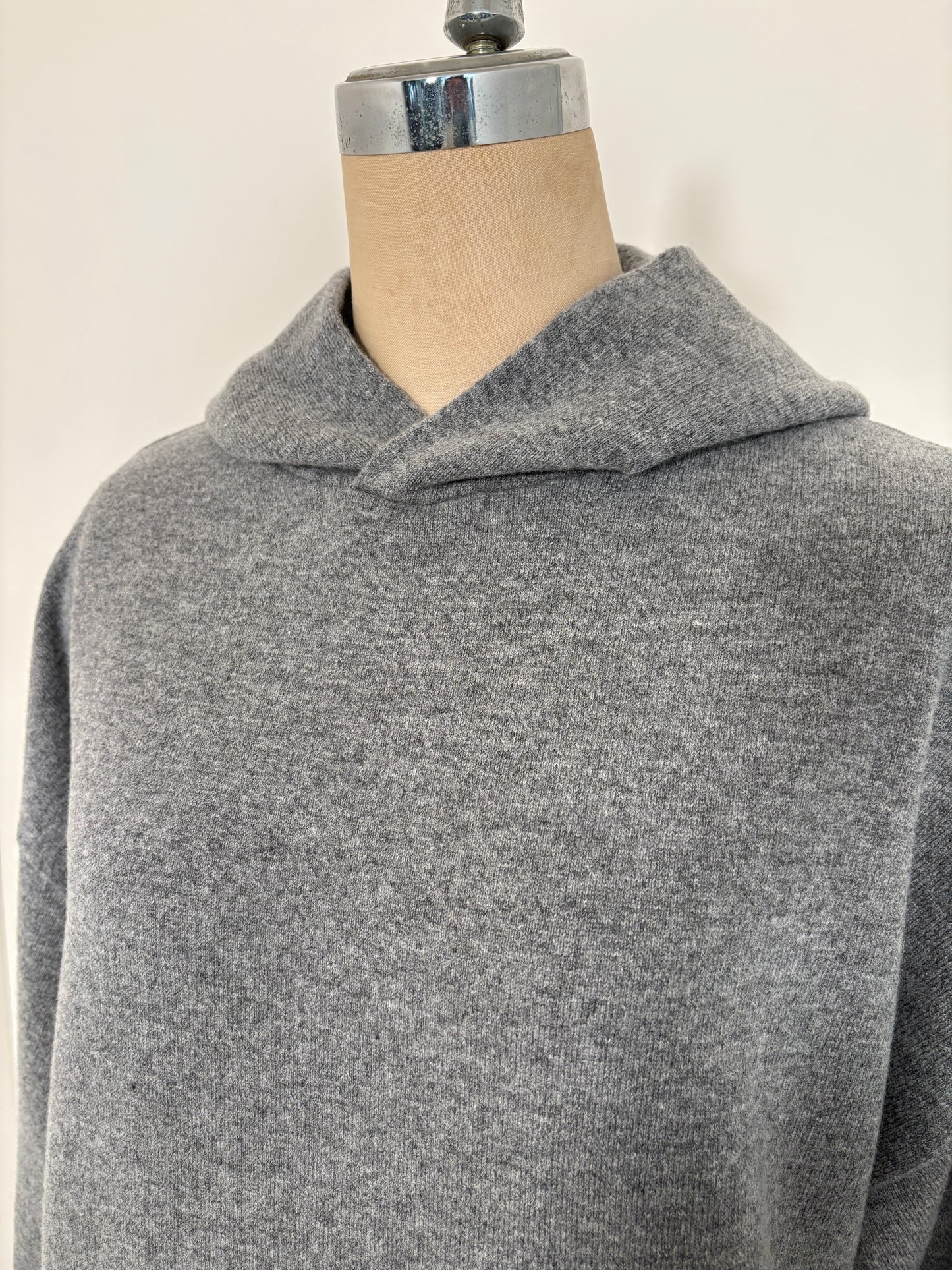 CASH HOODED TOPS