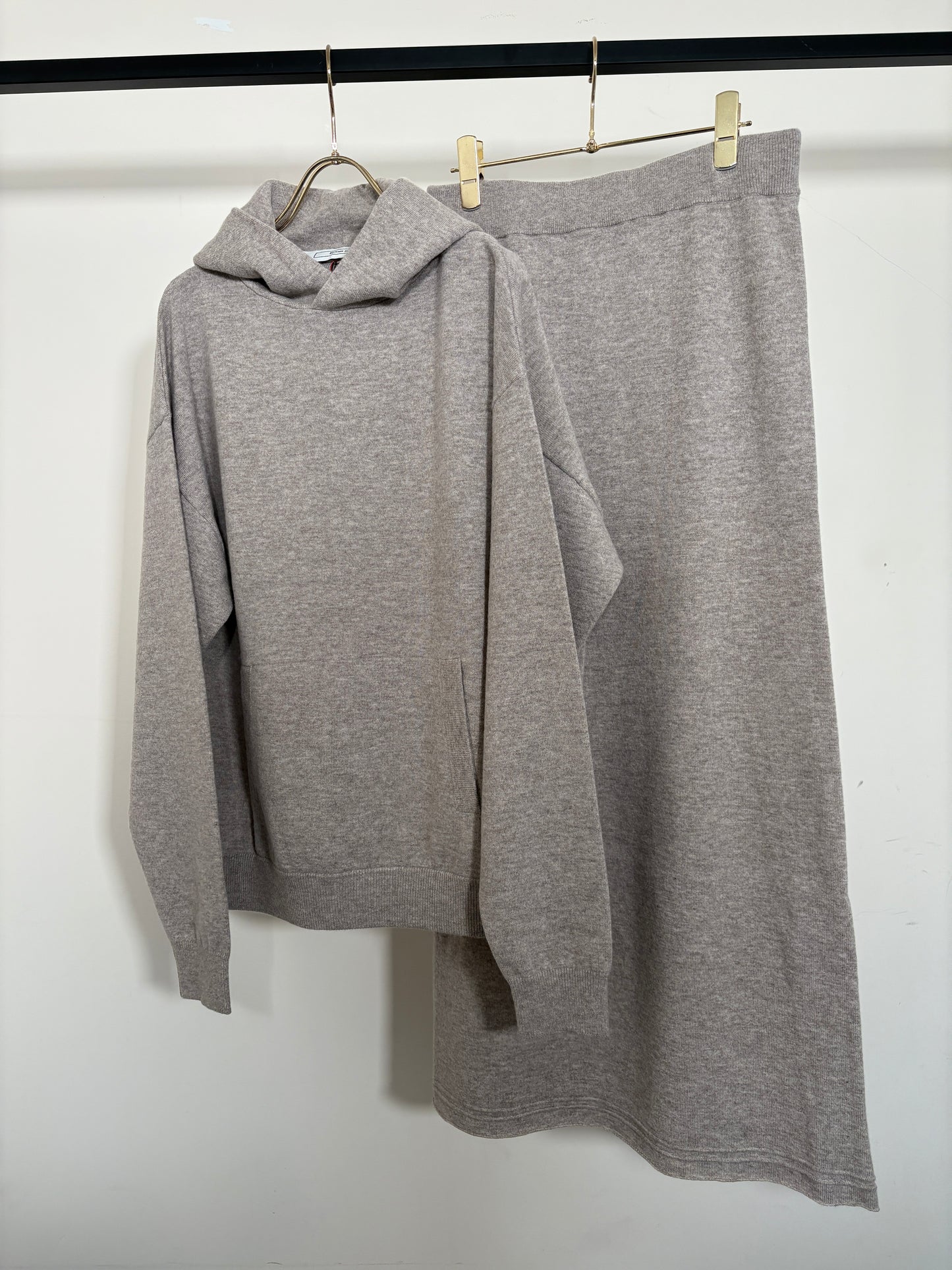 CASH HOODED TOPS