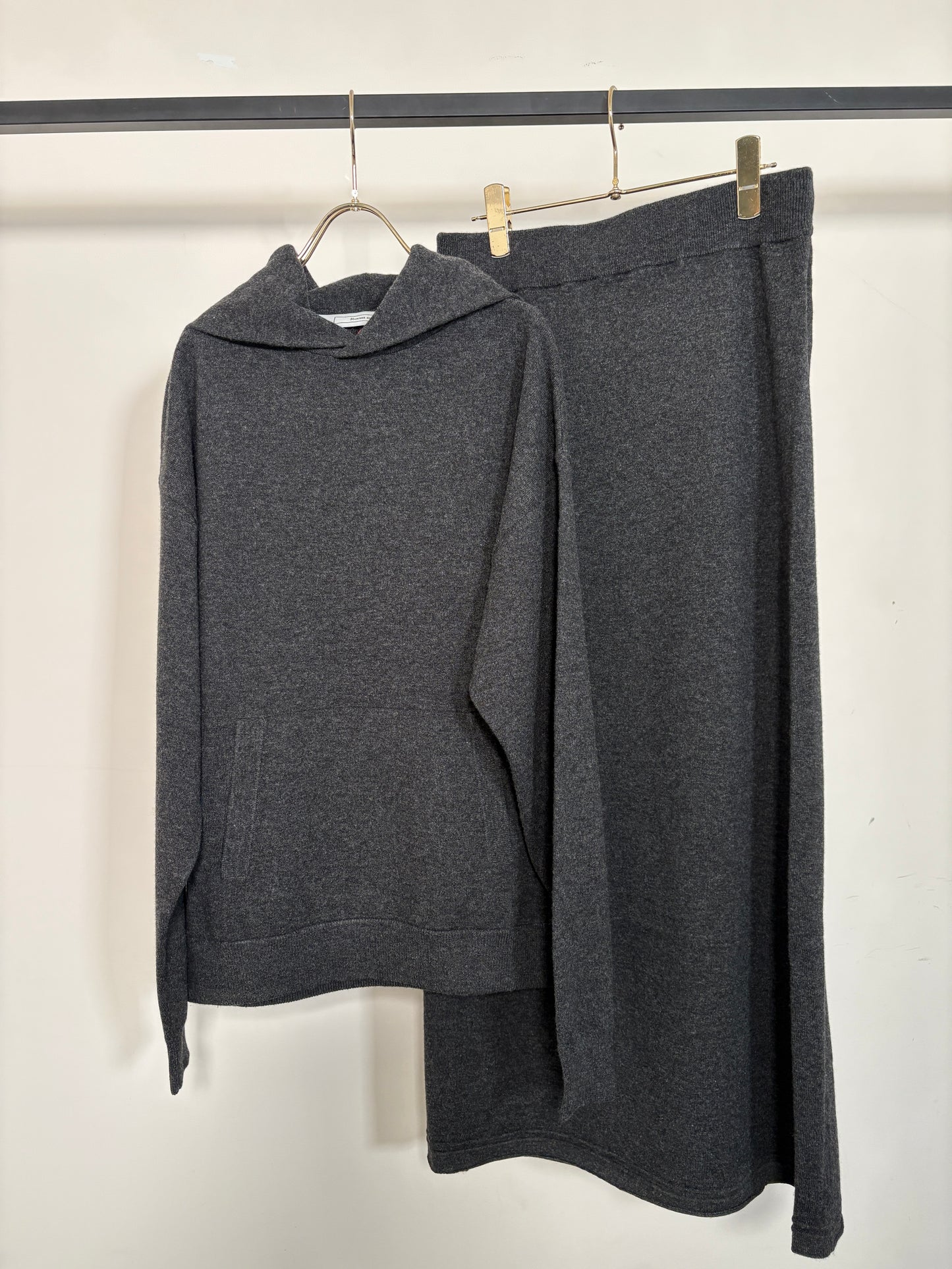 CASH HOODED TOPS