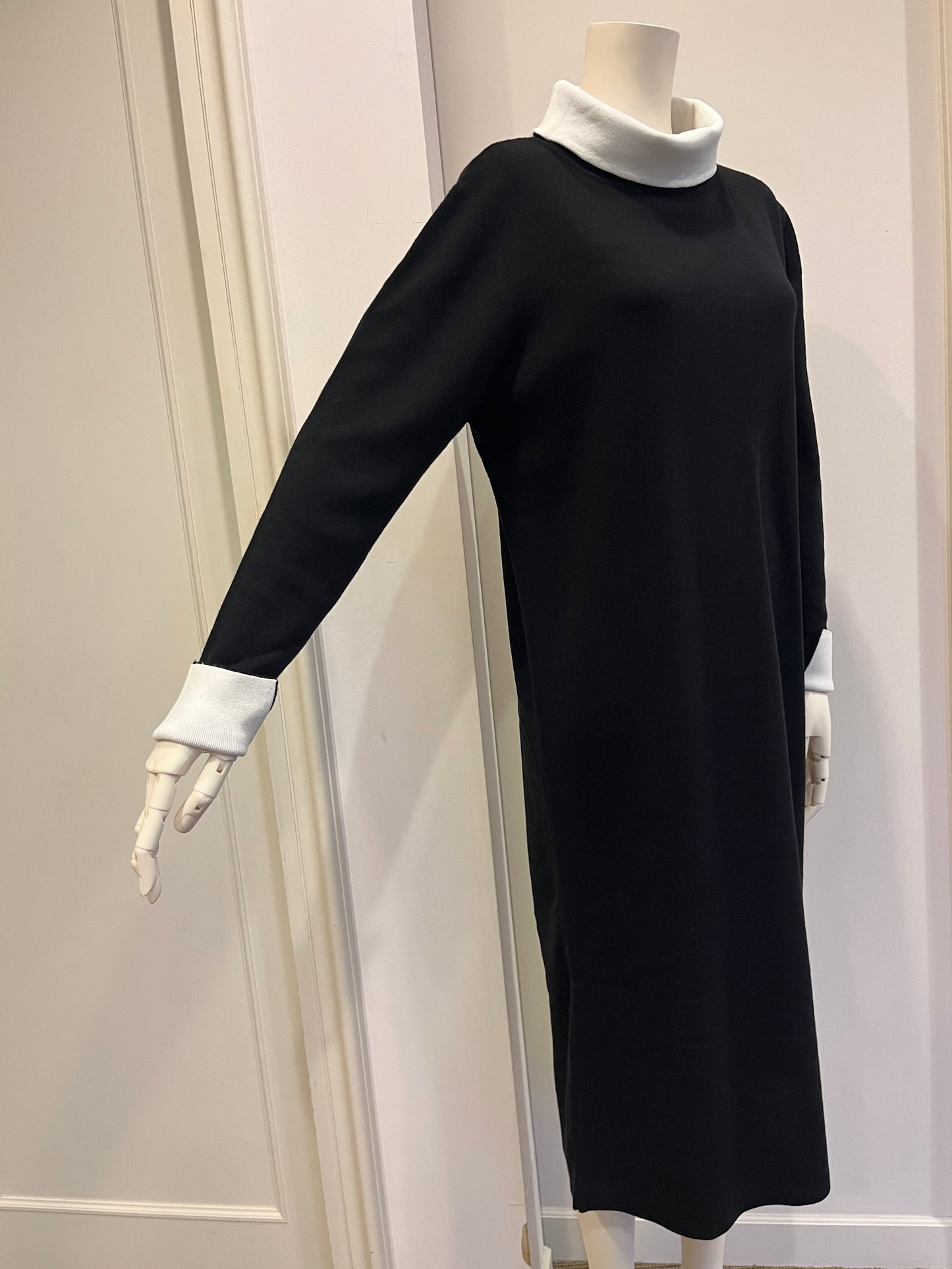 NEEDLE BI/COLOR OFF/S DRESS