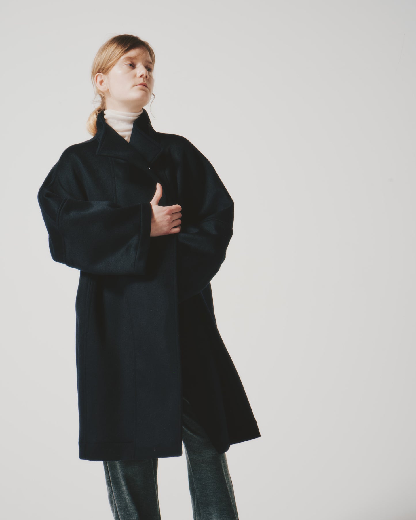 CASH HI/NECK DOT COAT