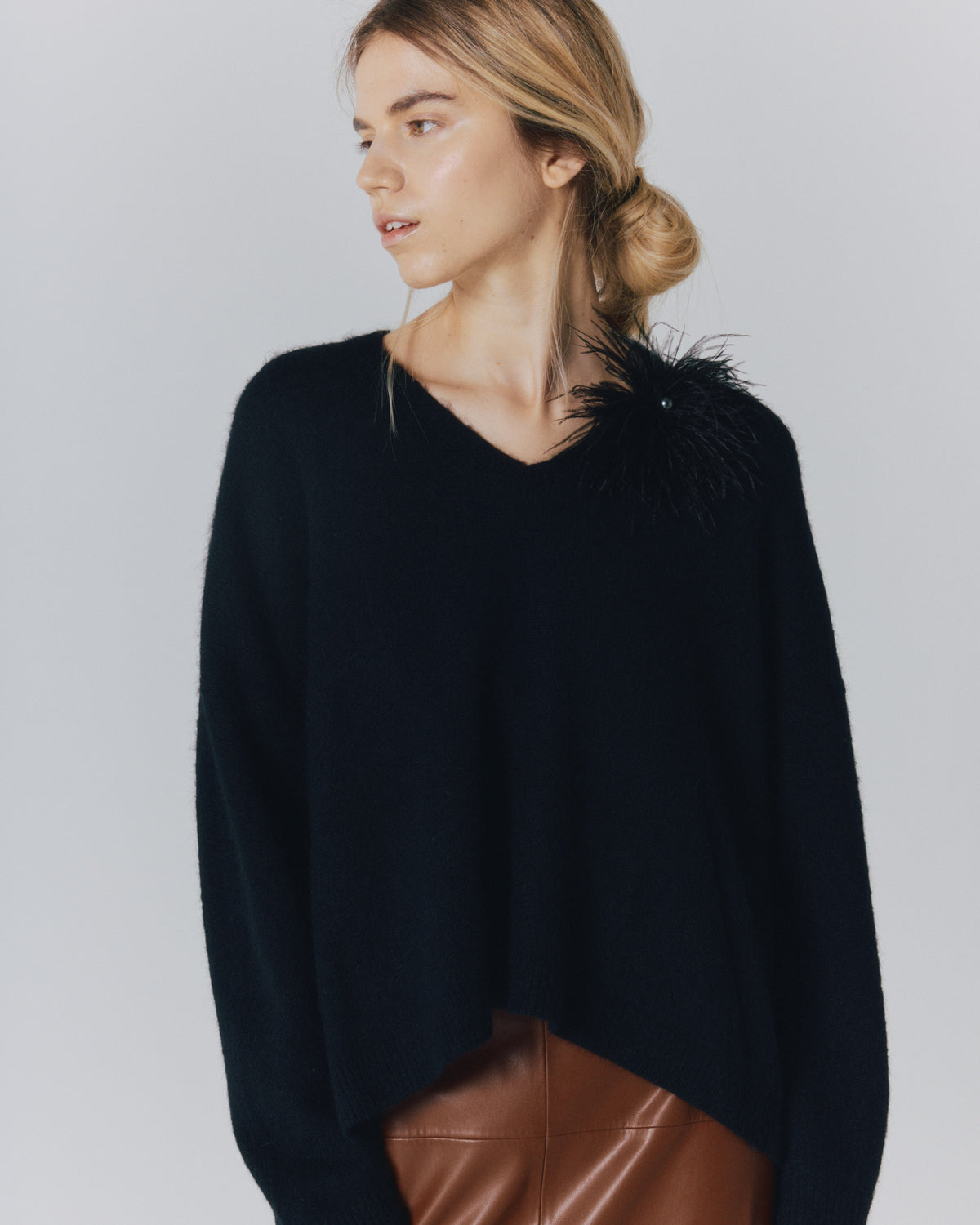 RACCOON SLIT/NECK TOPS