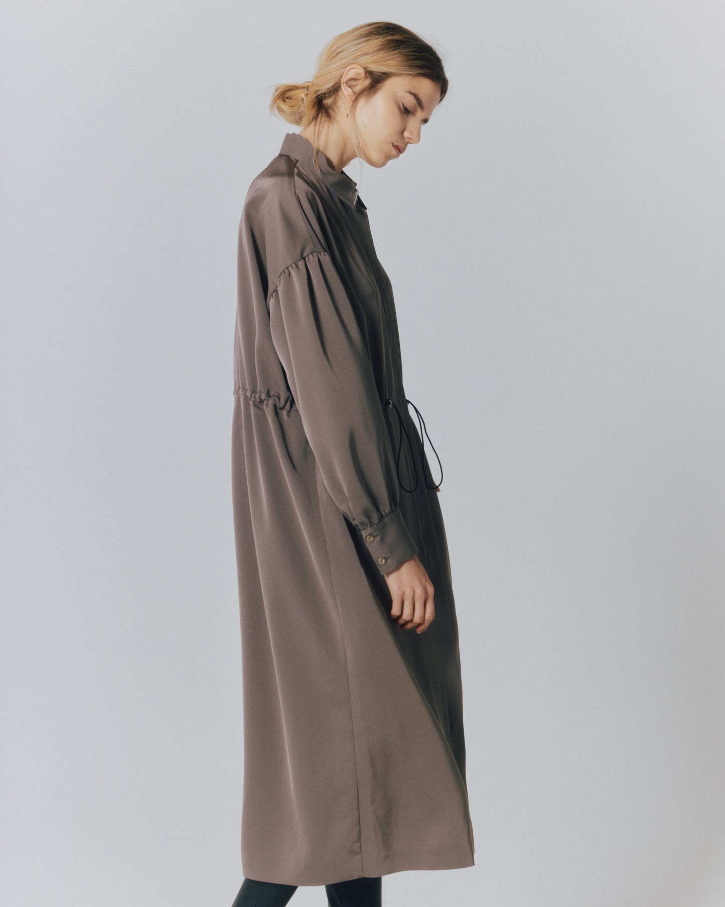 【予約】TRI TWILL ZIP GATHER DRESS