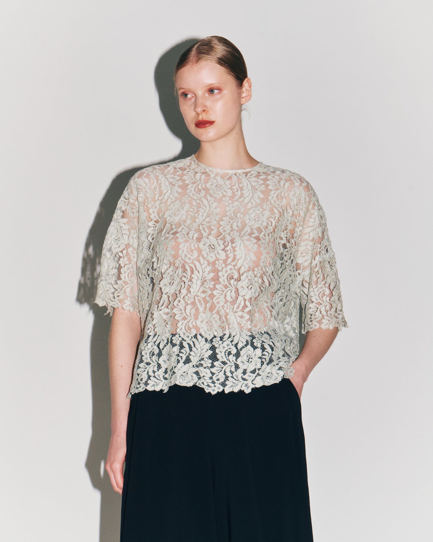 LEAVER LACE WITH GROSGRAIN TOPS