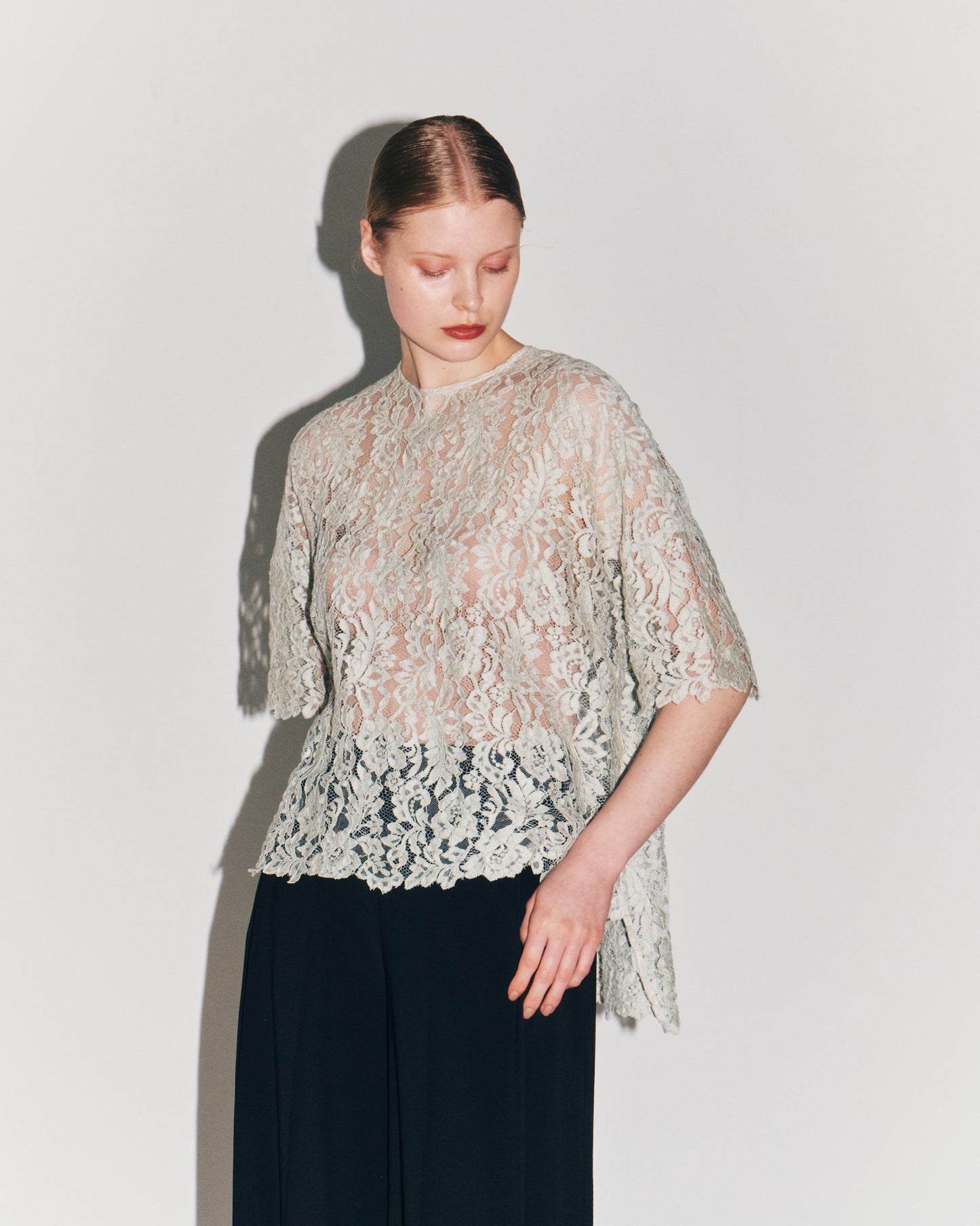 LEAVER LACE WITH GROSGRAIN TOPS