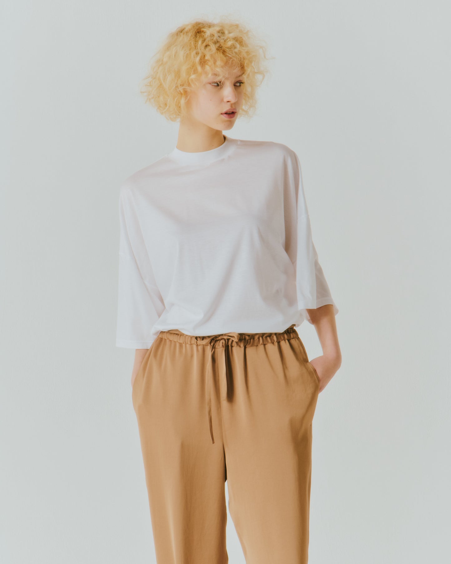 【NEW IN】TENCEL MOCKNECK TEE
