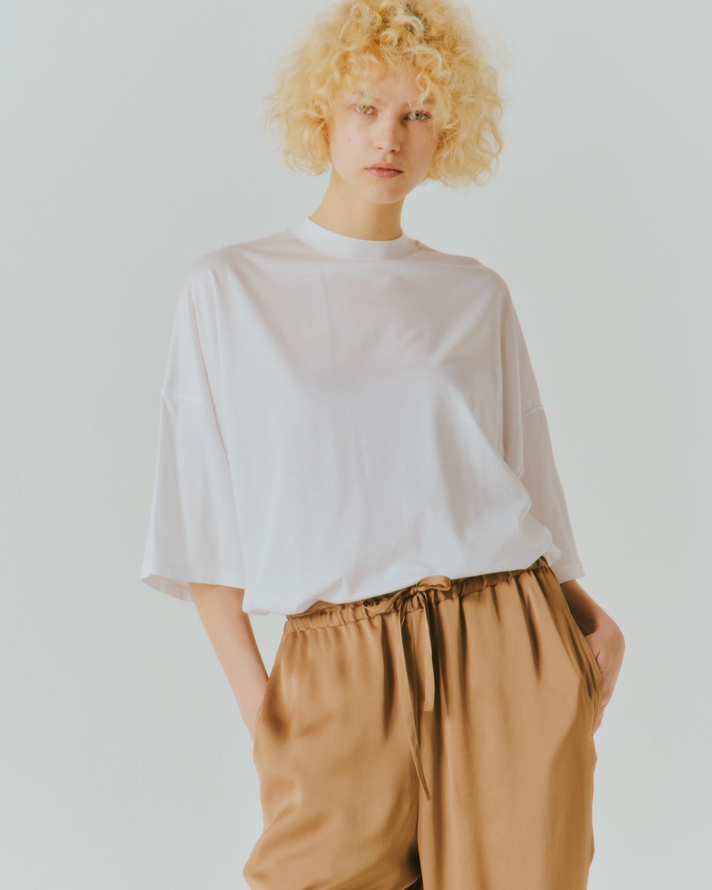 【NEW IN】TENCEL MOCKNECK TEE