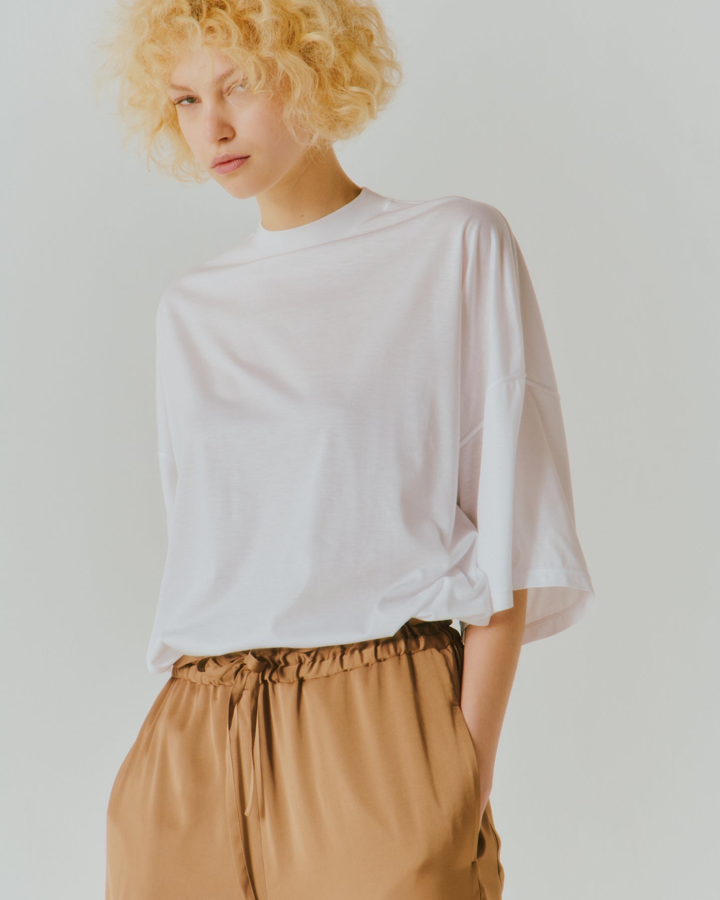 【NEW IN】TENCEL MOCKNECK TEE