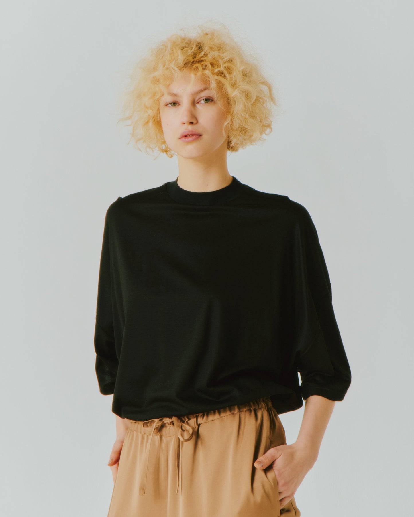 【NEW IN】TENCEL MOCKNECK TEE
