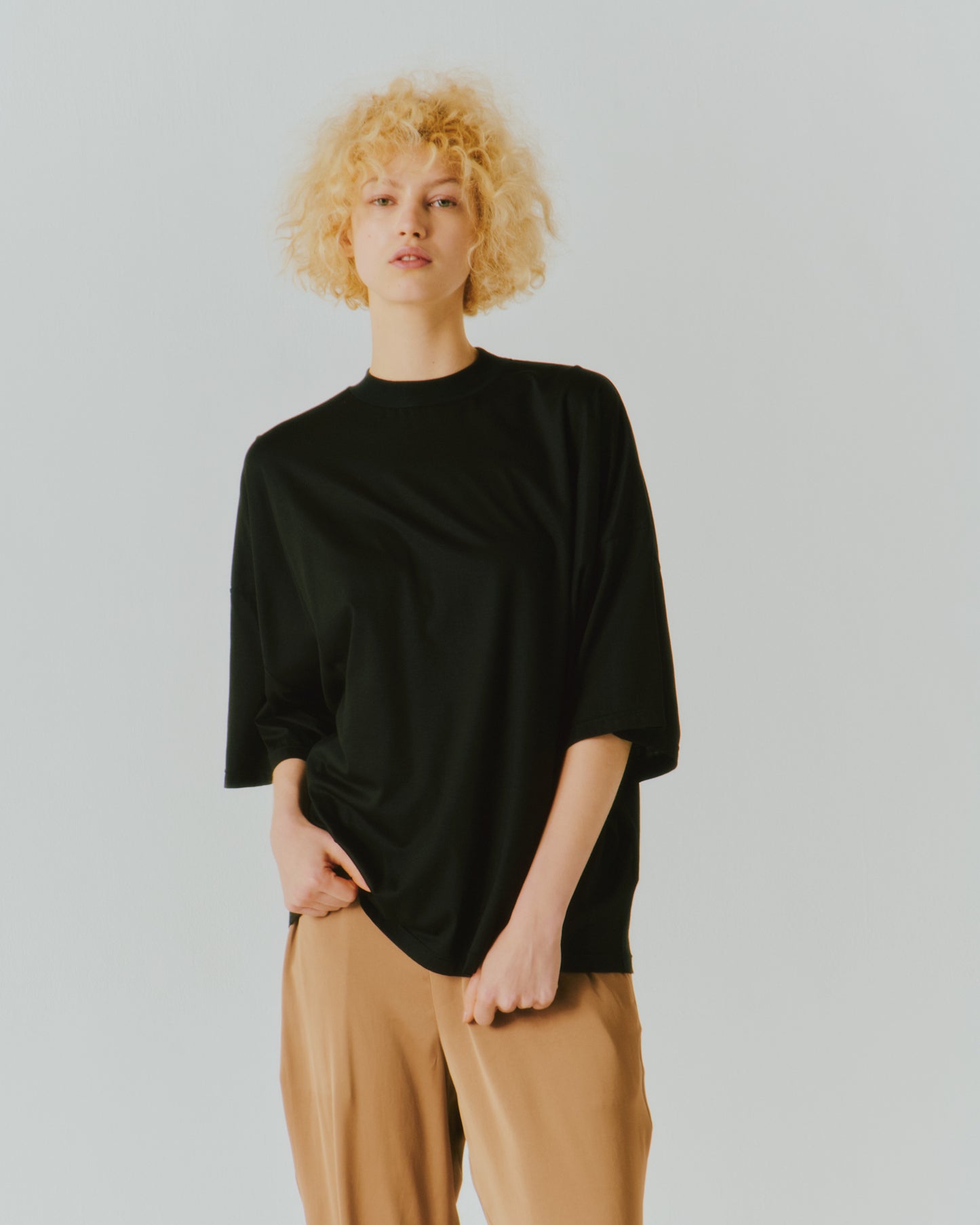 【NEW IN】TENCEL MOCKNECK TEE