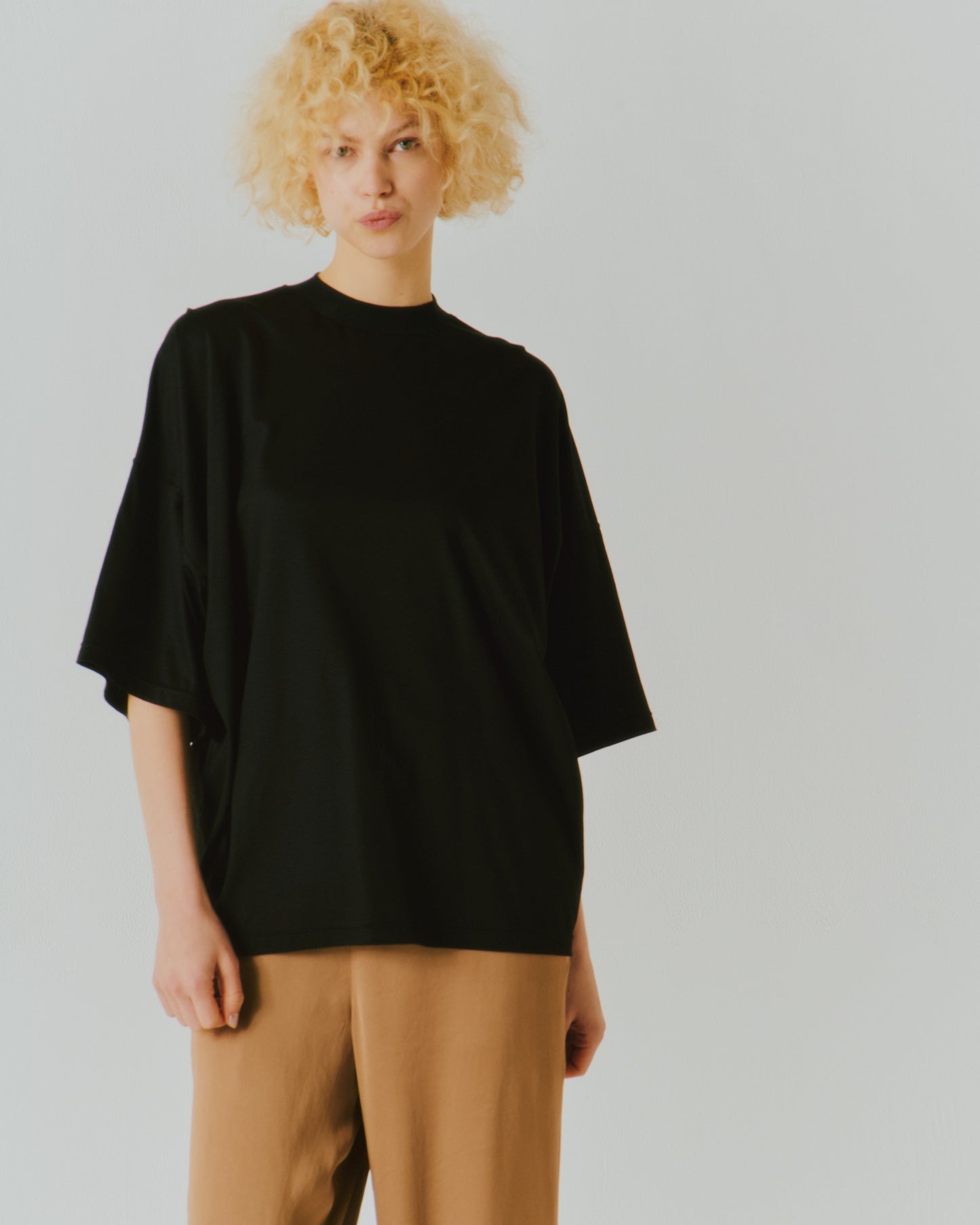 【NEW IN】TENCEL MOCKNECK TEE