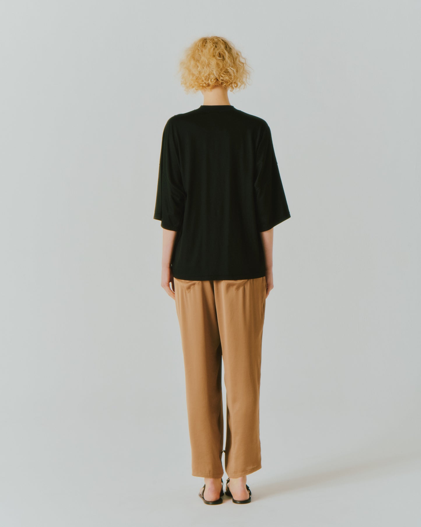 【NEW IN】TENCEL MOCKNECK TEE