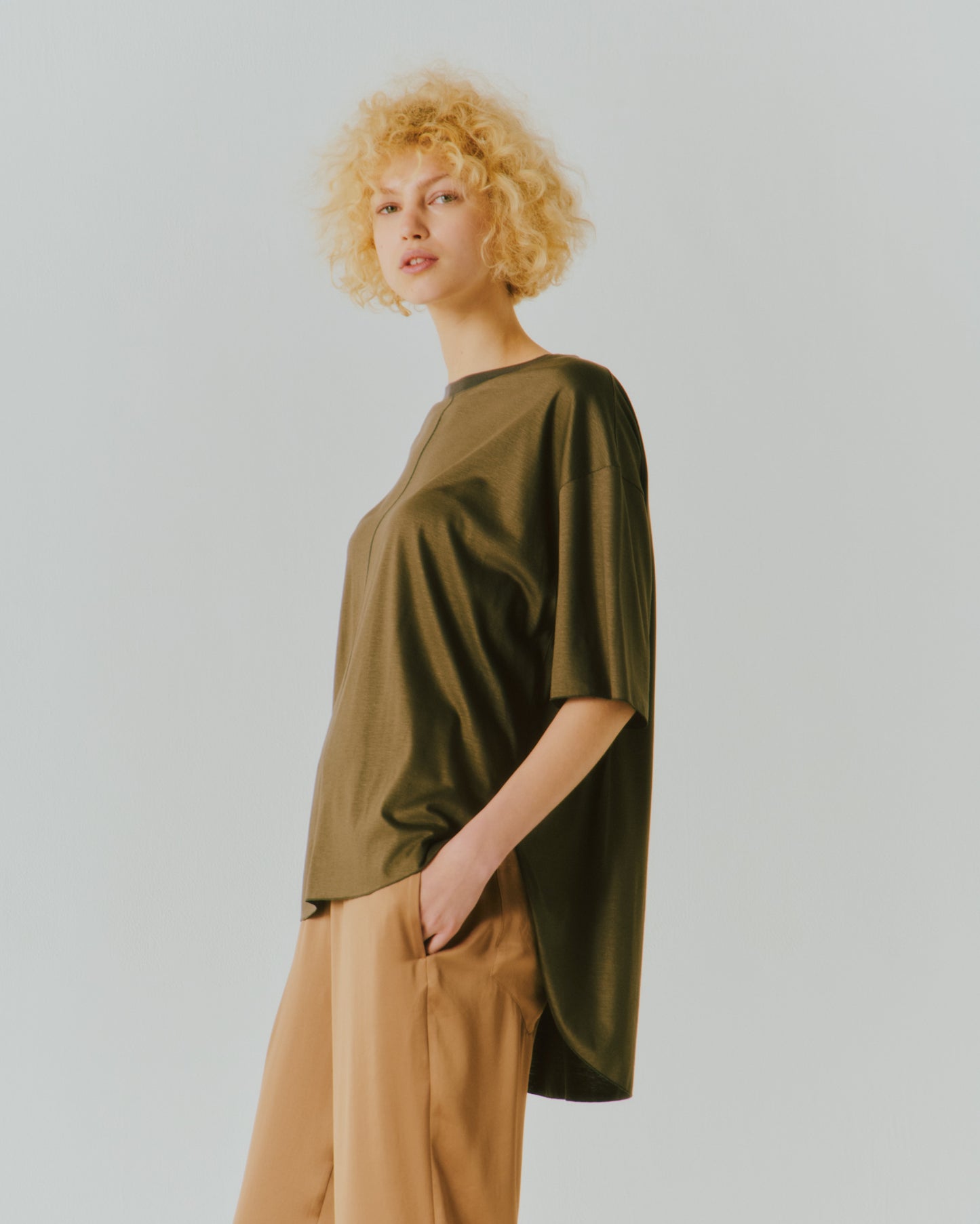 【NEW IN】TENCEL ROUND/HEM HS TEE