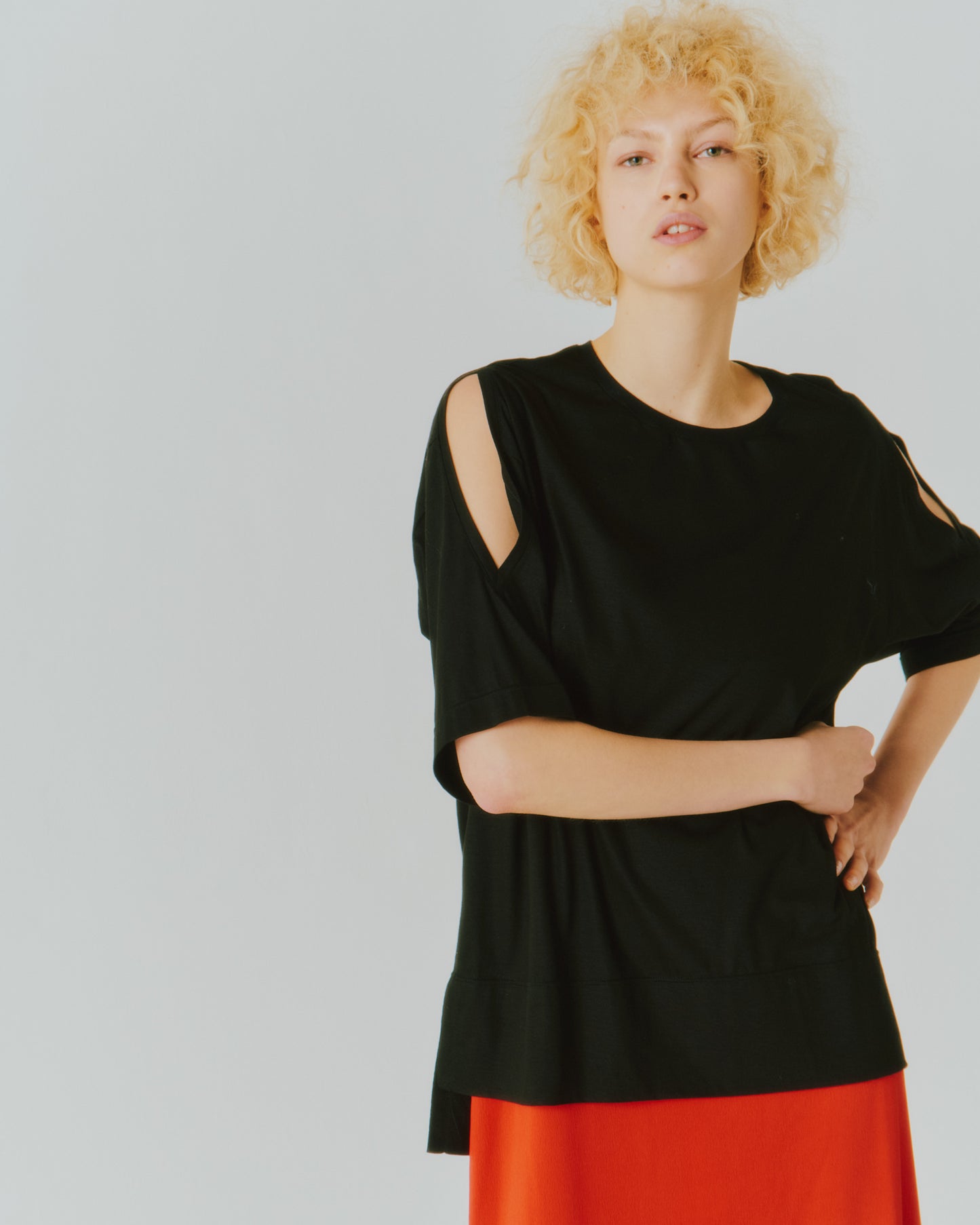 【NEW IN】TENCEL SHOLDER-SLIT TEE