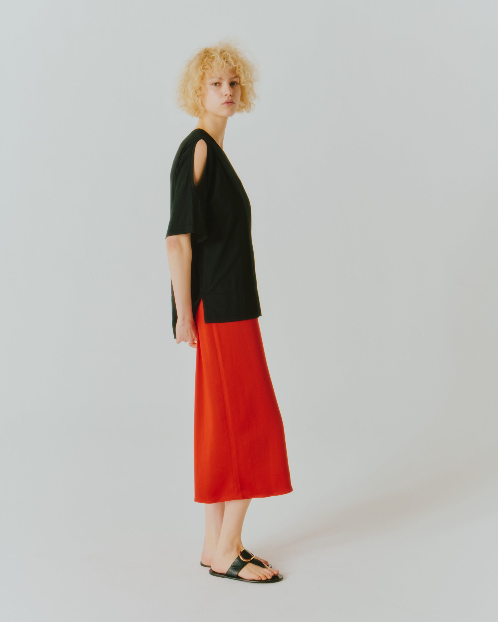 NEW IN】TENCEL SHOLDER-SLIT TEE – Room no.8 ONLINE SHOP