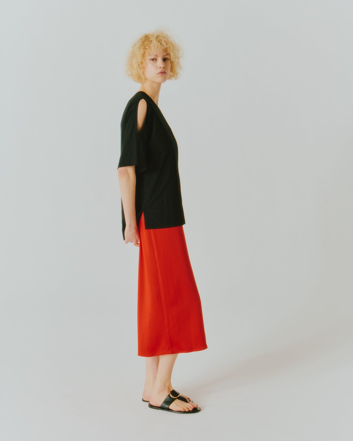 【NEW IN】TENCEL SHOLDER-SLIT TEE