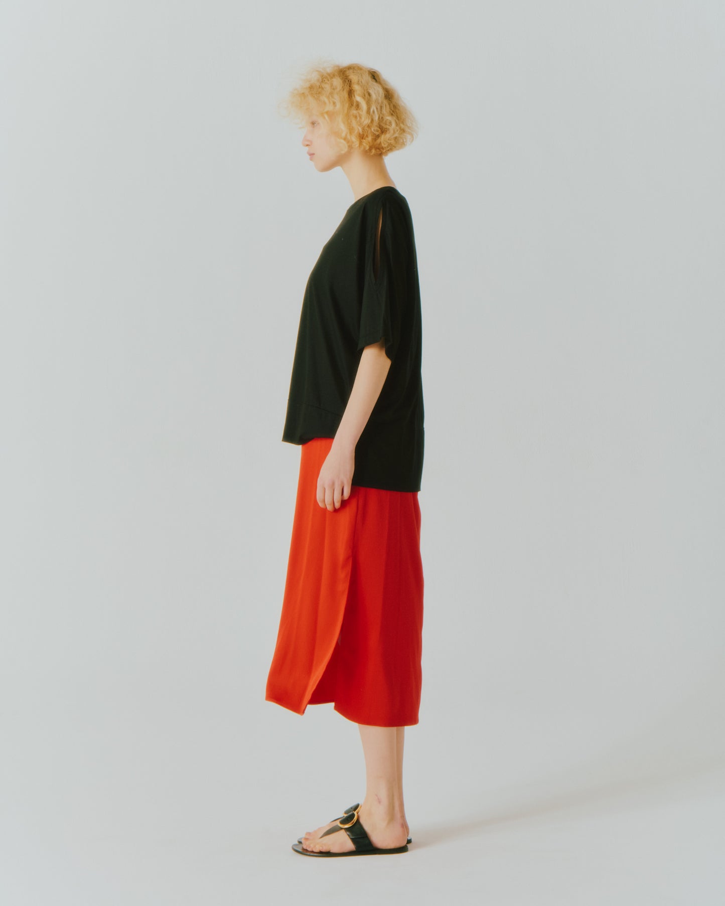 【NEW IN】TENCEL SHOLDER-SLIT TEE