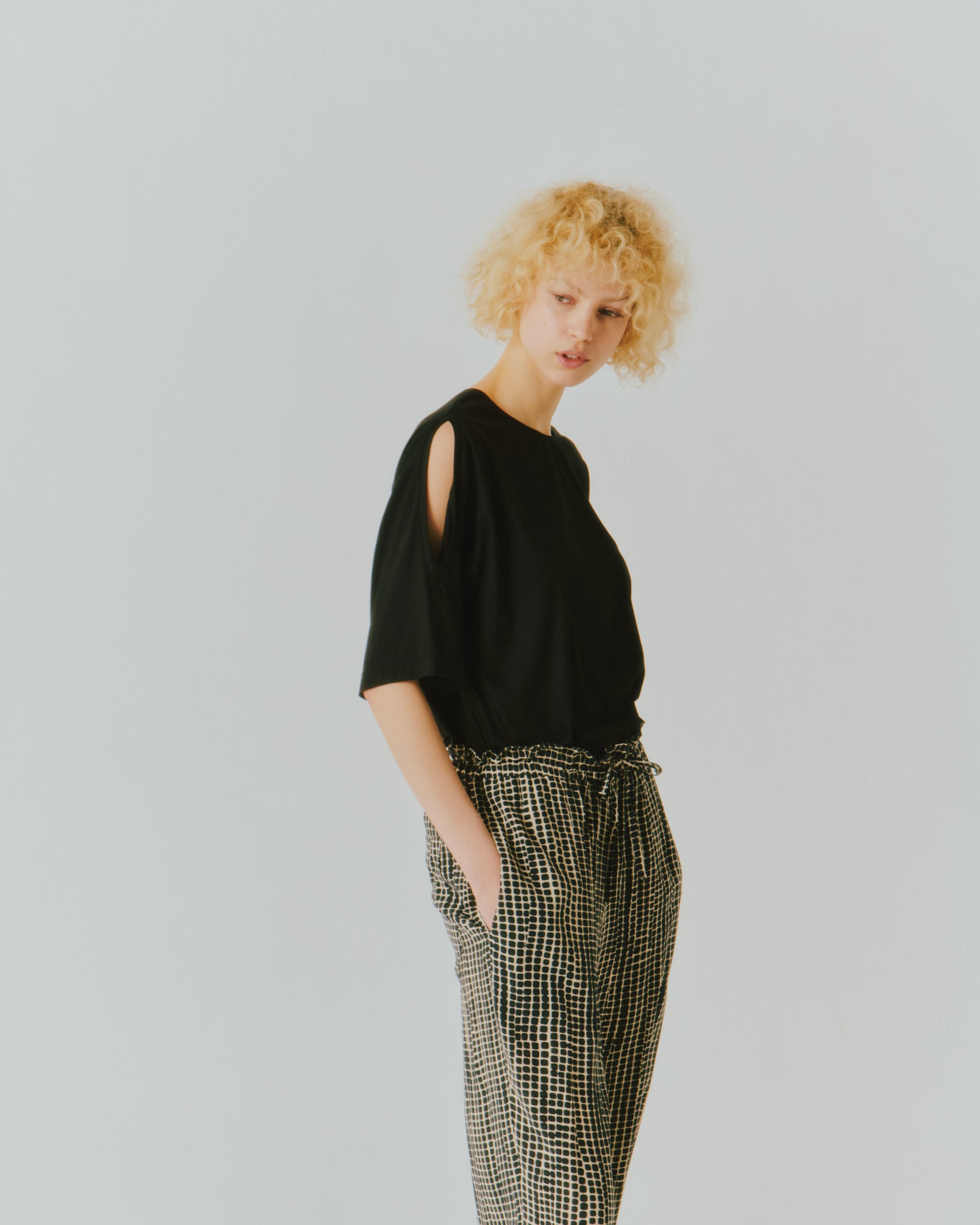 NEW IN】TENCEL SHOLDER-SLIT TEE – Room no.8 ONLINE SHOP